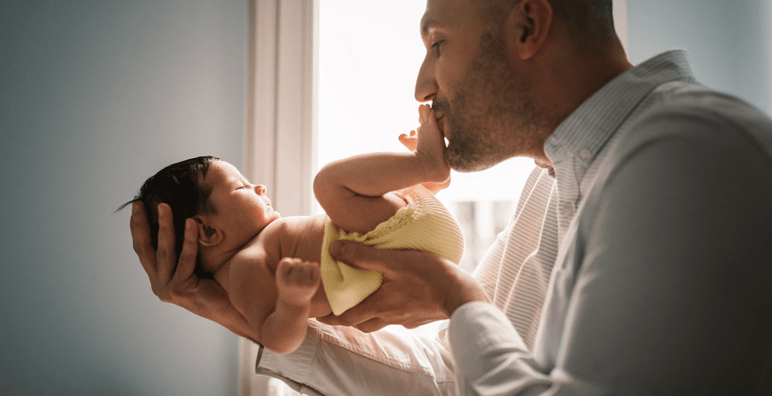 LICENÇA-PATERNIDADE DE 15 DIAS CORRIGE DEFASAGEM DE 37 ANOS DA LEI E PERÍODO SE APROXIMA COM DE OUTROS PAÍSES