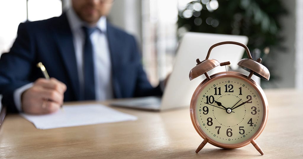 JUSTIÇA DO TRABALHO: HORAS EXTRAS LIDERAM AÇÕES E FRAUDES NO PAGAMENTO ACENDEM ALERTA